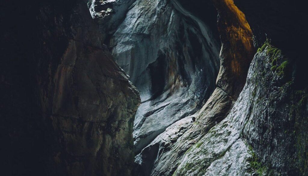 can-caves-run-out-of-oxygen