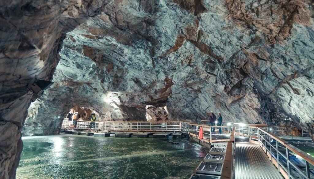 how-many-caves-are-there-in-total