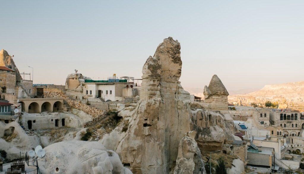 who-owns-caves-house