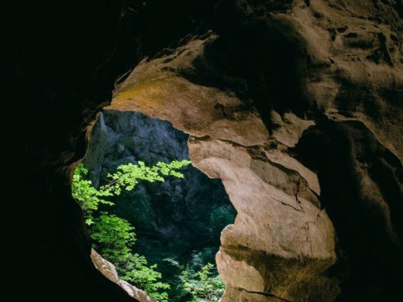 which-cave-leads-to-the- sinkhole
